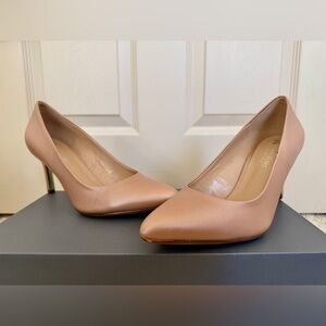 BRAND NEW Naturalizer Taupe Leather Pumps